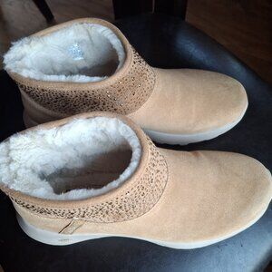 Skechers slip on women's boot